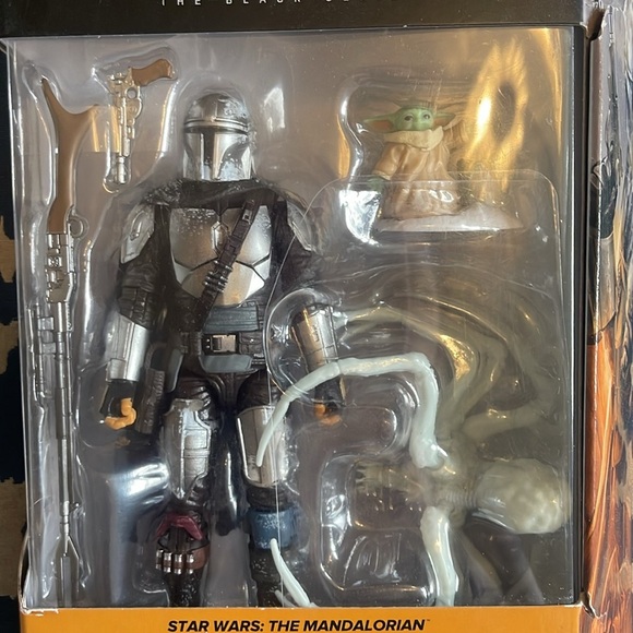 Star Wars Collectible Figurines The Black Series "The Mandalorian & Grogu" - Picture 2 of 8
